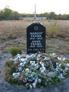 Gedenksteen Anne en Margot Frank